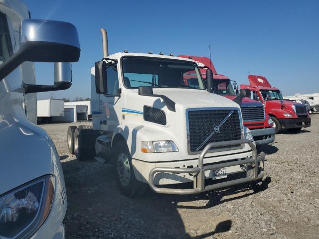 2017 VOLVO VN VNM — VIN 4V4MC9EG1HN985818