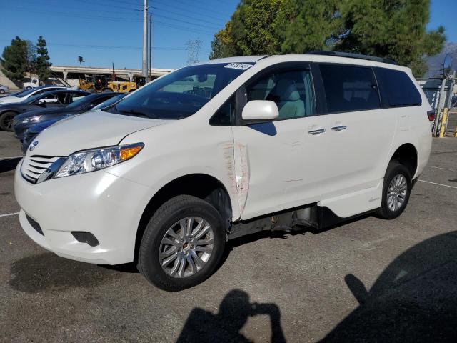 2017 TOYOTA SIENNA XLE — VIN 5TDYZ3DC1HS813967